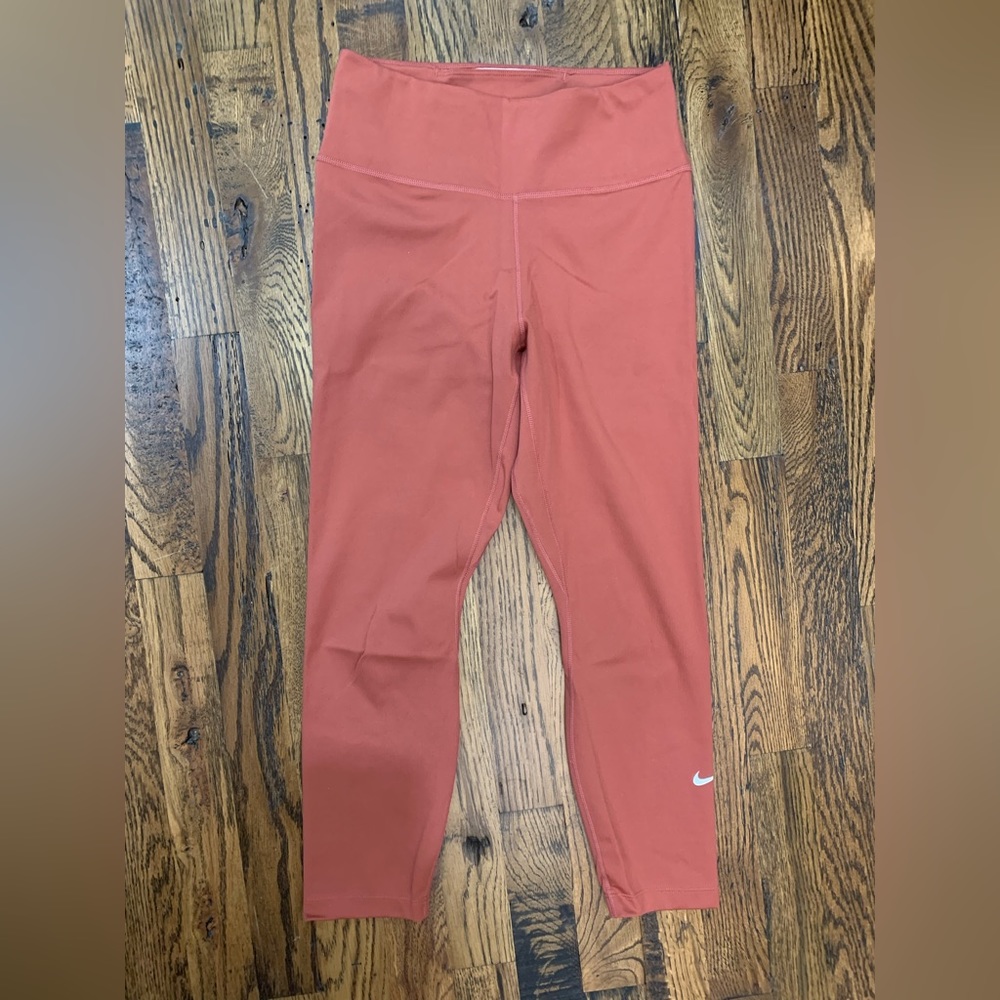 NWOT Nike Dri-Fit Cropped Leggings